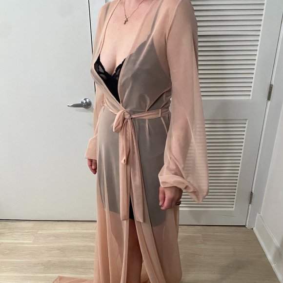 Excellent Condition Pink Chiffon Mesh Robe, Sz. Medium - Picture 12 of 12
